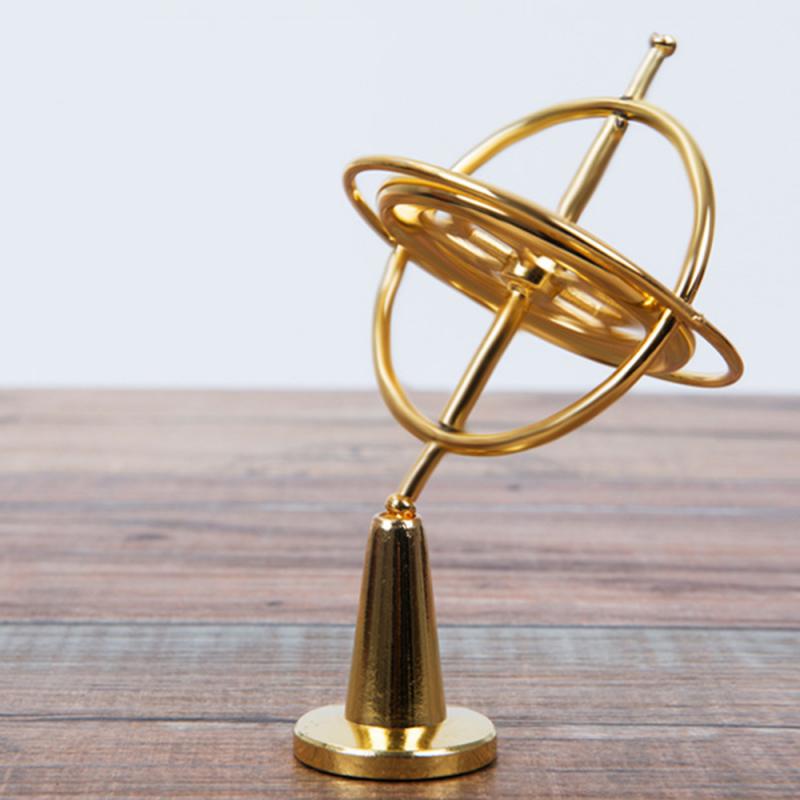 Self balancing gyroscope spinner